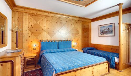 Triple Room with Balcony and Mountain View