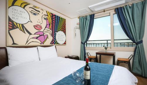 Standard Twin Room with Sea View