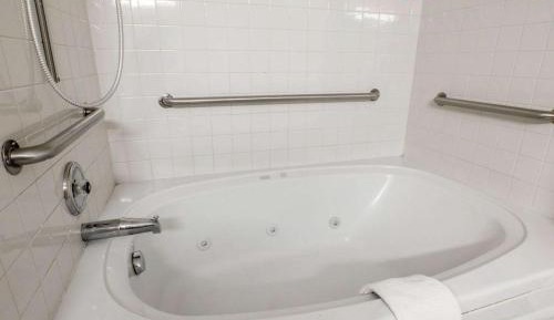 Accessible Room, 1 King Bed, Accessible Jetted Tub, Non Smoking
