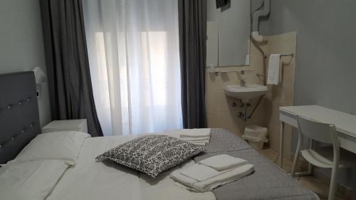 Standard Double Room with Shared Bathroom