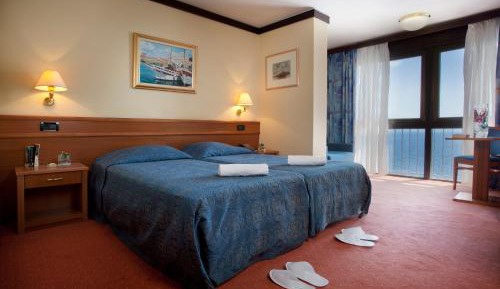 Double or Twin Room with Sea View
