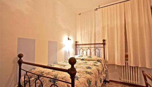 Single Room with Shared Bathroom