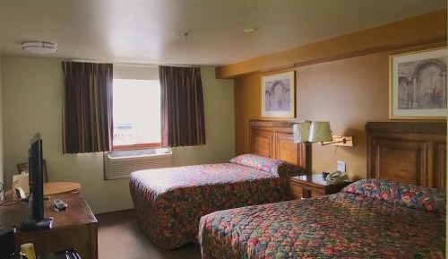 Queen Room with Two Queen Beds (Non-Smoking)