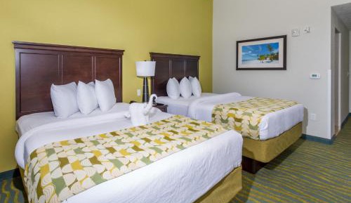 Queen Room with Two Queen Beds - City View