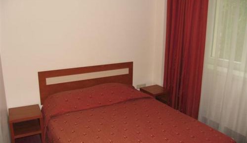 Six Person Room