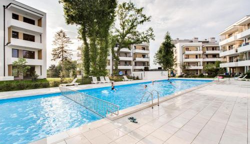 Apartment with Pool View 