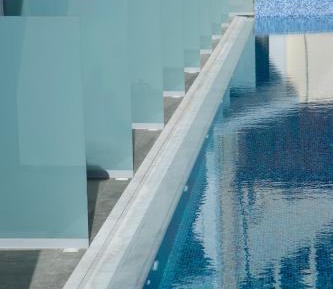 Swim Up Room