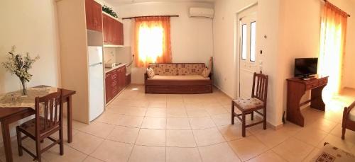 Studio (2 Adults + 2 Children)