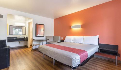 King Room - Disability Access - Non-Smoking