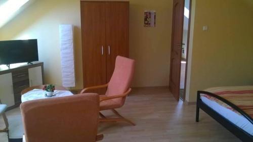 Basic Triple Room with Shared Bathroom