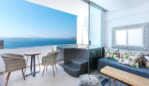  Maisonette Suite with Outdoor Hot Tub & Caldera View