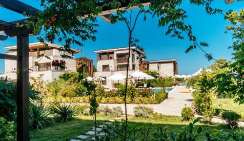 Studio Apartment with Patio and Sea View