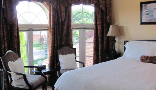 Summer Queen Room