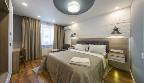 KV812 Street View Ground Floor Studio Loft Apartment with Shower
