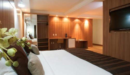 Deluxe Queen Suite