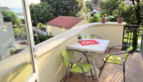 Studio Apartment with Sea View