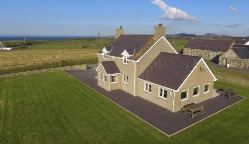 Five-Bedroom Holiday Home