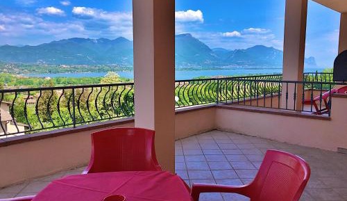 Apartment with Terrace and Lake View - First Floor