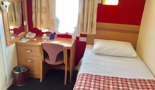 Single Room with private toilet and shower