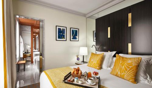 Suite with Free Bottle of Champagne