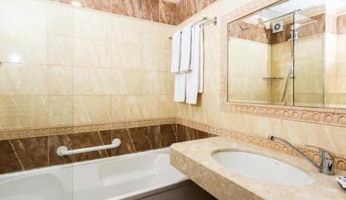 Suite with Balcony - Free Spa Access