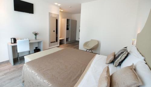 Junior Suite Deluxe Double with Lake View