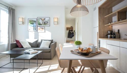 Family Two Bedroom Apartment - Mont Blanc View with Balcony