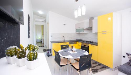 One Bedroom Apartment with Terrace and Sea View