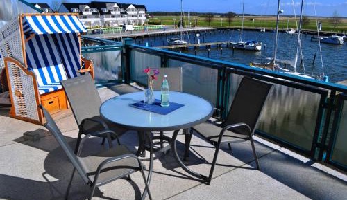 Apartment with Lake View