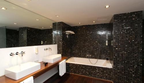 Pool Suite