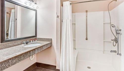 Queen Room with Two Queen Beds - Mobility Access/Non-Smoking