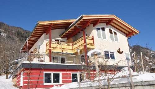 Apartment with Mountain View