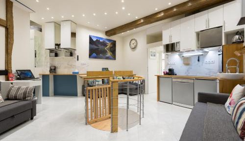 Superior Four-Bedroom Apartment with Sauna