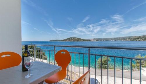 One-Bedroom Apartment with Balcony