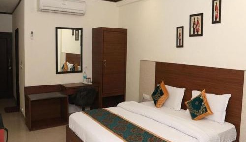 Deluxe Double Room (2 Adults + 1 Child)