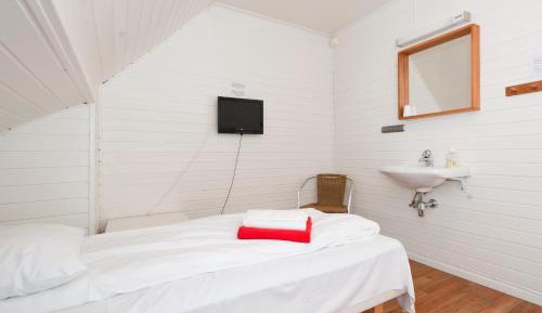 Budget Twin Room with Shared Bathroom