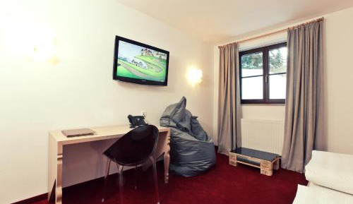 Low Budget Double or Twin Room Basement