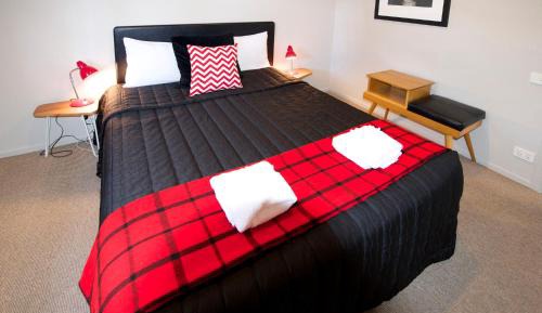Deluxe Queen Room A