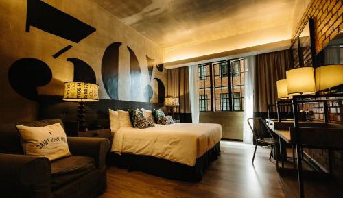 Deluxe King Room