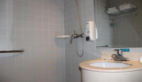 Twin Room B