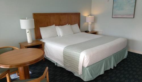 Deluxe King Room with Balcony 