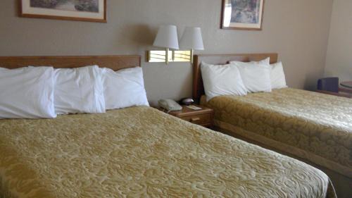 Deluxe Queen Studio with Two Queen Beds - Non-Smoking