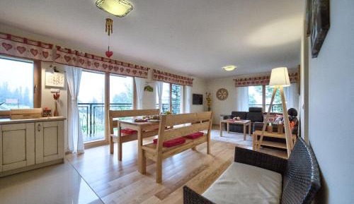 Apartment with Mountain View
