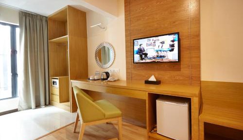 Deluxe Queen Room