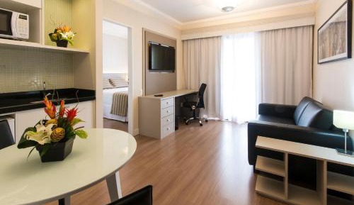 Deluxe Queen Suite