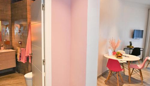 One-Bedroom Apartment with Balcony