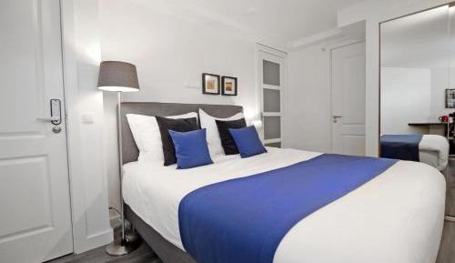 Deluxe Queen Room