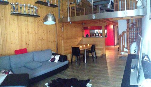 Apartment with Mountain View