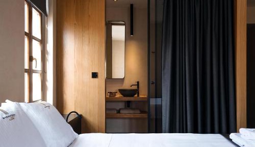 Penthouse Suite with Private Terrace, Hot Tub and Old Town View