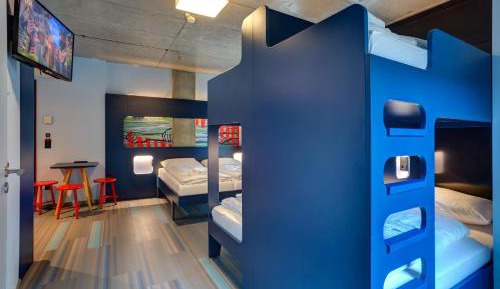 6-Bed Room